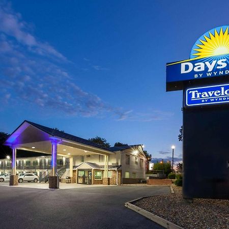 Days Inn By Wyndham Charles Town Eksteriør bilde