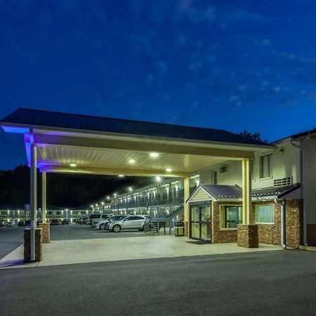 Days Inn By Wyndham Charles Town Eksteriør bilde