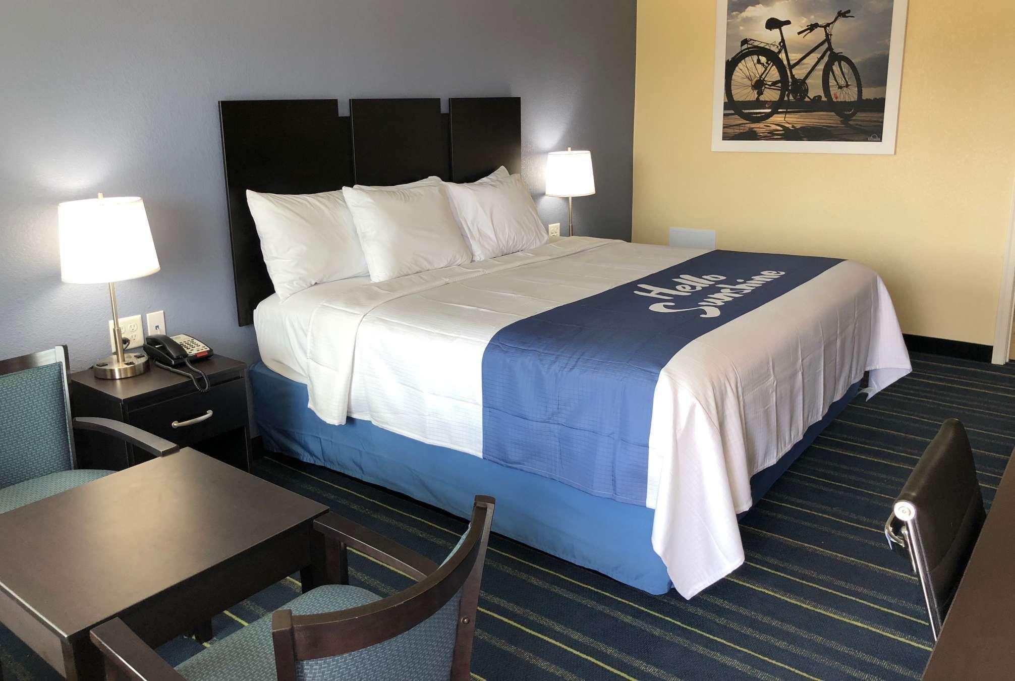 Days Inn By Wyndham Charles Town Eksteriør bilde