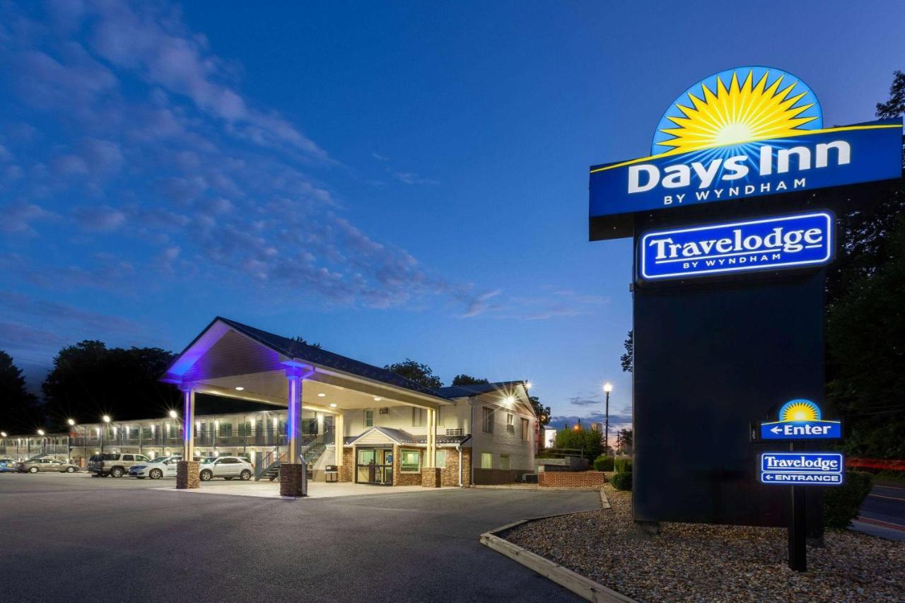 Days Inn By Wyndham Charles Town Eksteriør bilde