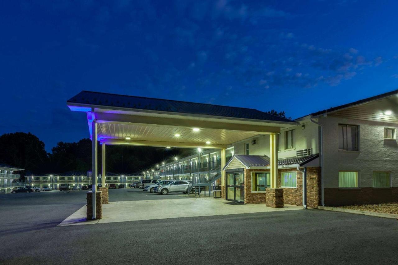 Days Inn By Wyndham Charles Town Eksteriør bilde